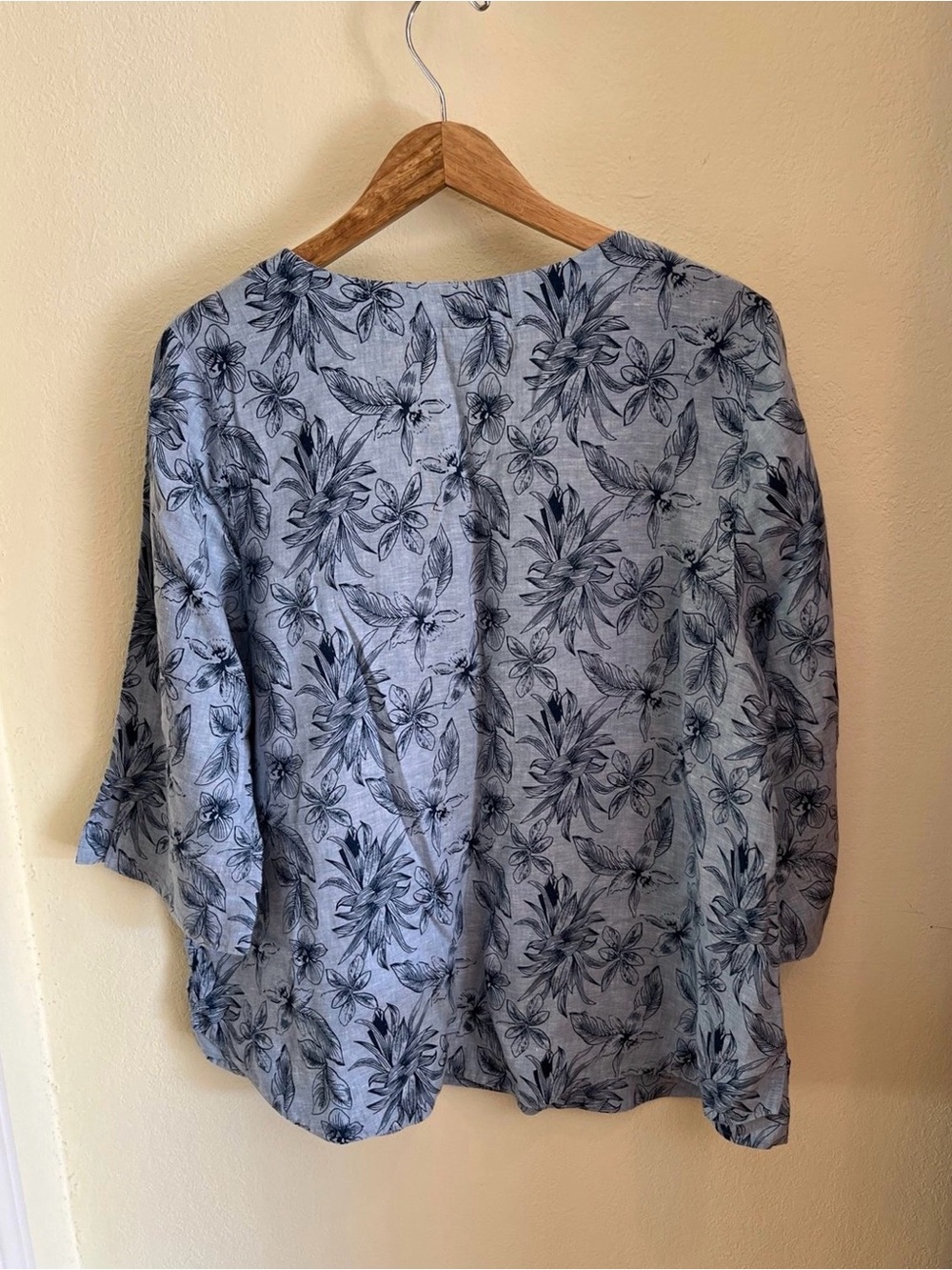 J.Jill Love Linen V-Neck 2tone blue: denim & navy Large 100% linen v neck - Picture 2 of 6